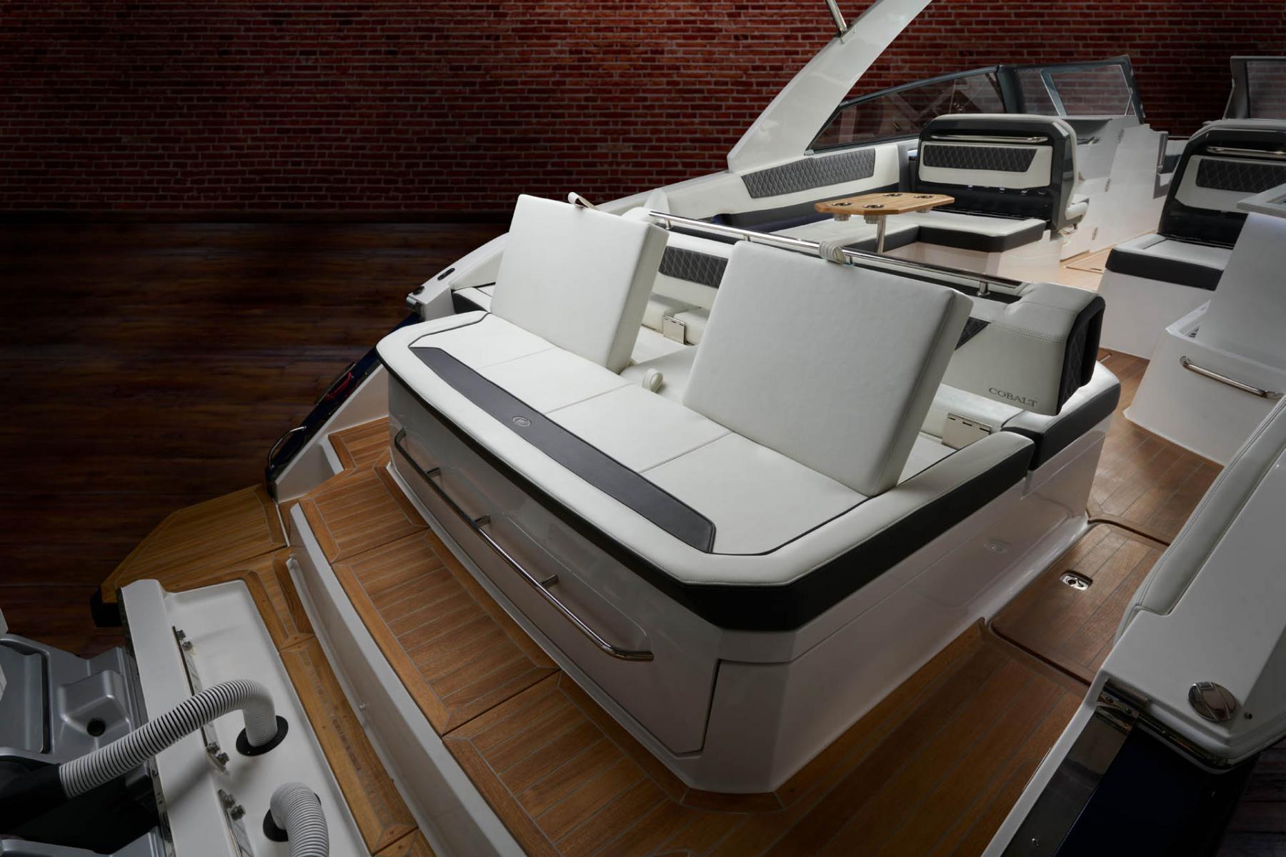 Cobalt Boats R35 Coastal 2020 bij Belgian Boat Service
