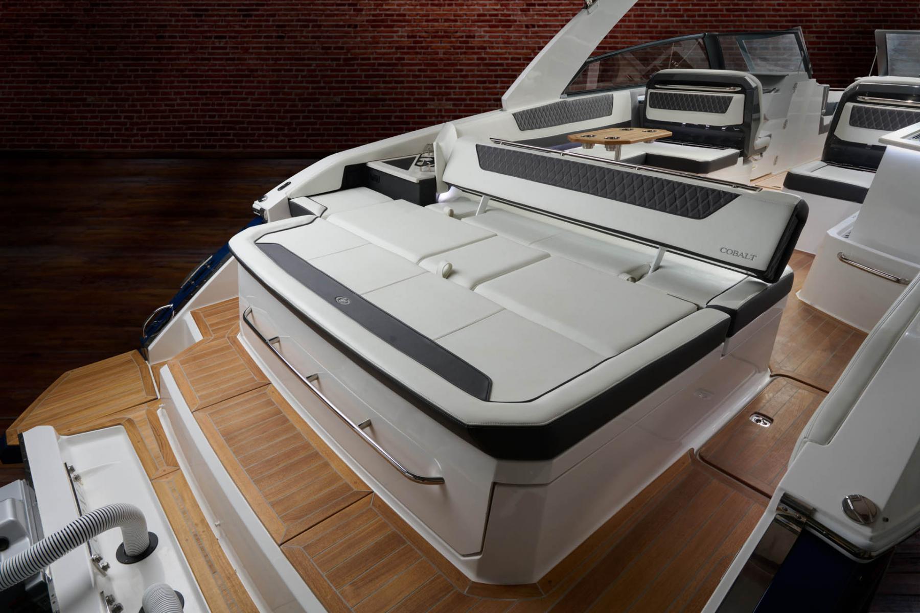 Cobalt Boats R35 Coastal 2020 bij Belgian Boat Service