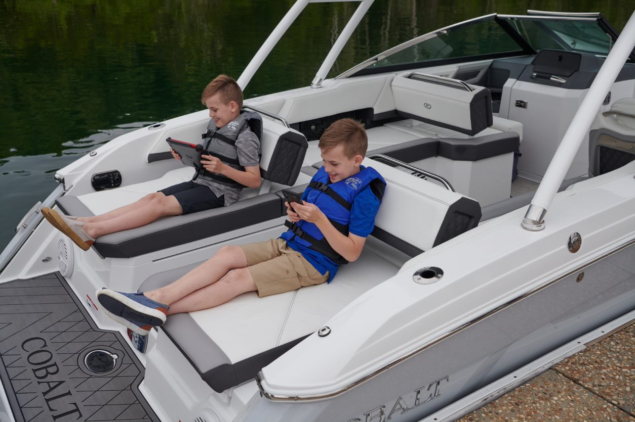 Cobalt Boats R6 Coastal 2020 bij Belgian Boat Service