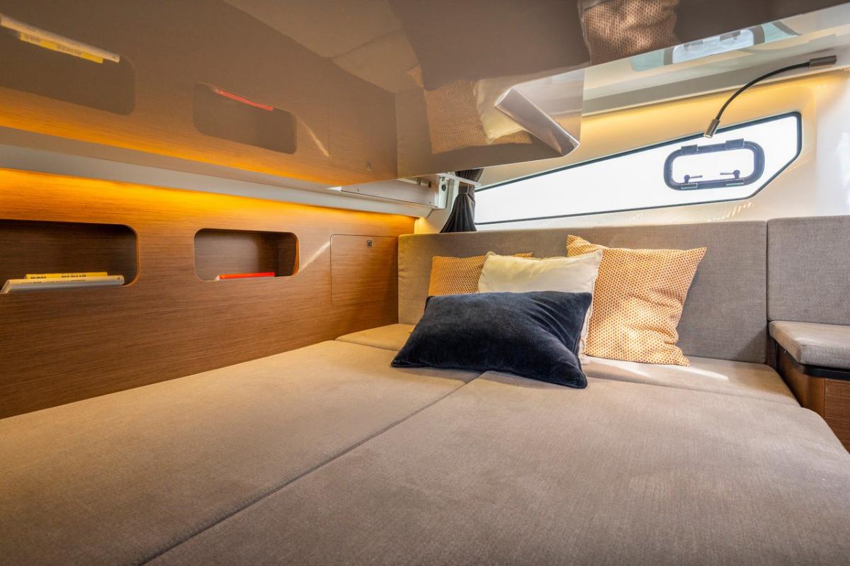 Beneteau Antares 11 Coupé 2020 bij Belgian Boat Service