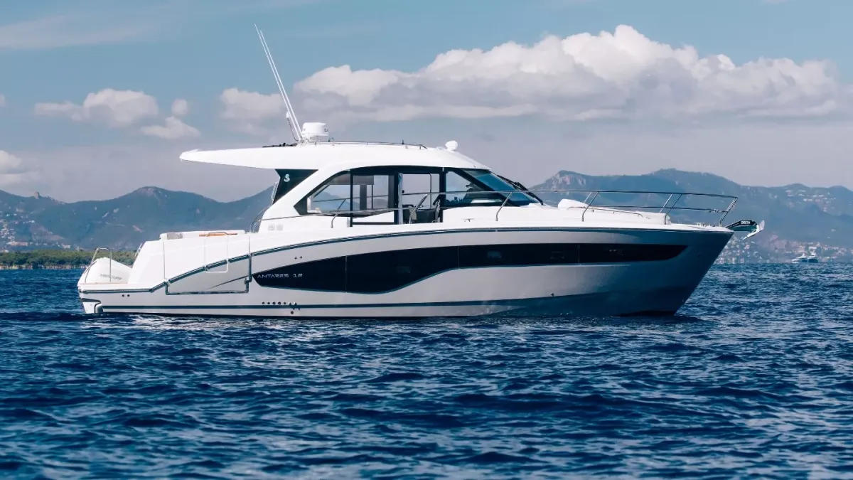 Beneteau Antares 12 Coupé 2020 bij Belgian Boat Service
