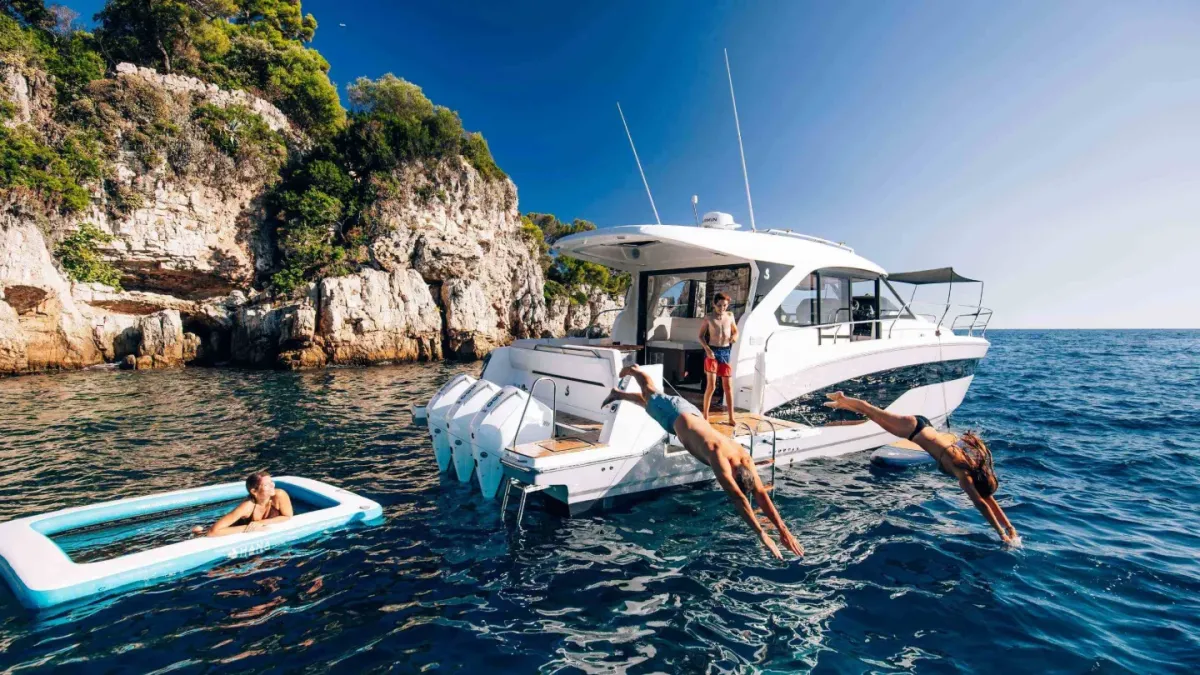Beneteau Antares 12 Coupé 2020 bij Belgian Boat Service
