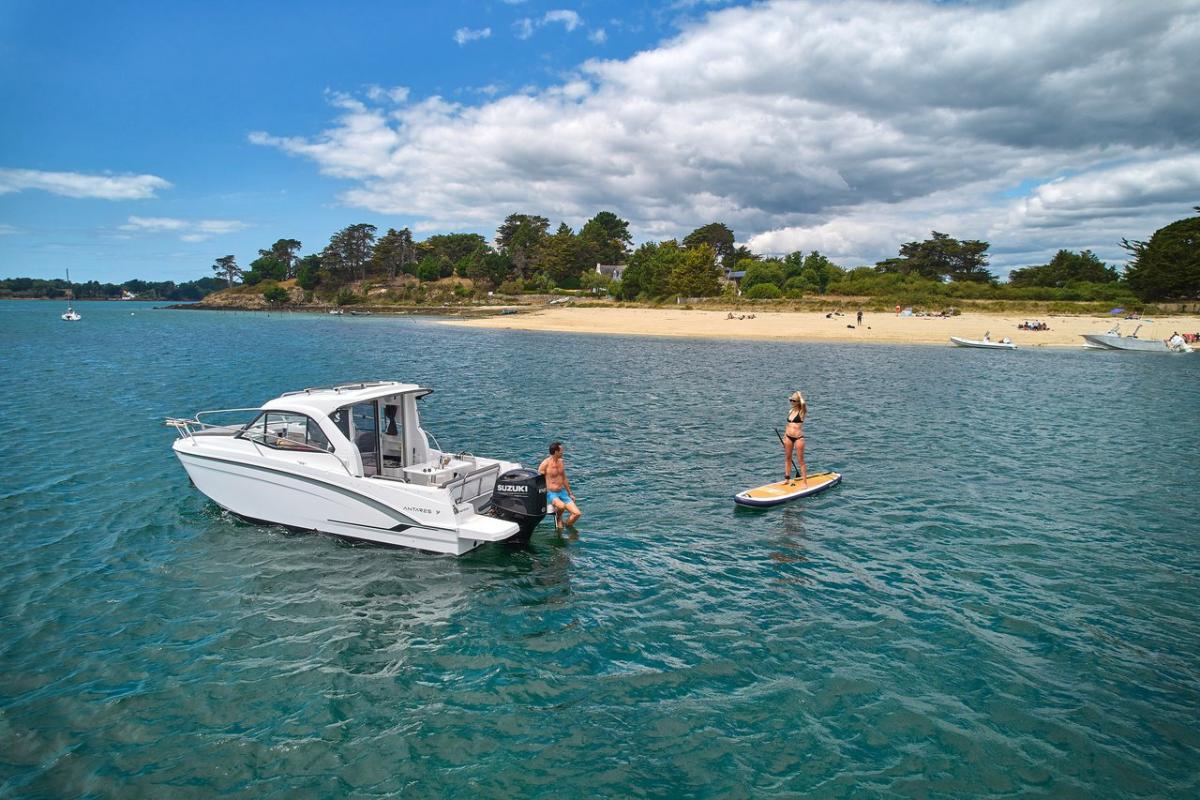 Beneteau Antares 7 Outboard 2020 bij Belgian Boat Service