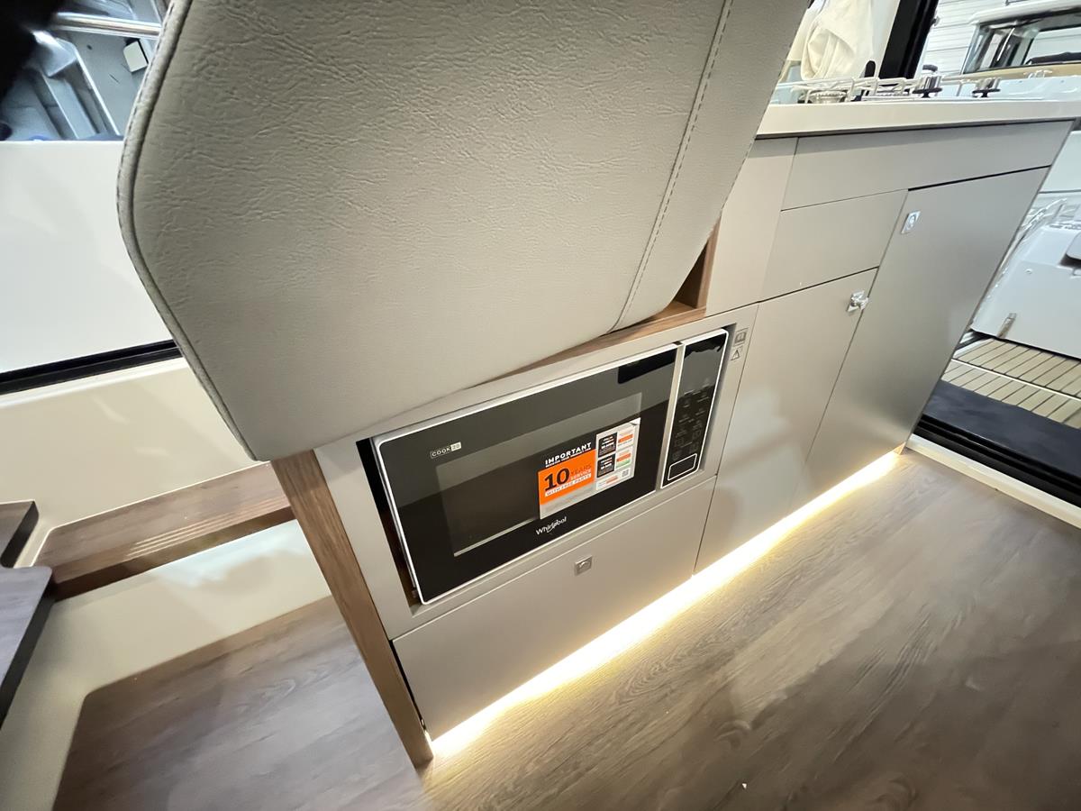 Beneteau Antares 9 2020 bij Belgian Boat Service