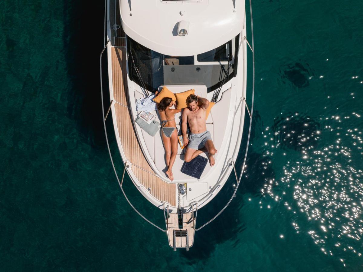 Beneteau Antares 9 2020 bij Belgian Boat Service