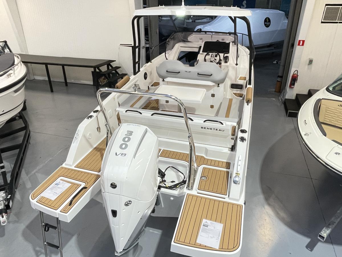 Beneteau Flyer 8 Sundeck 2020 bij Belgian Boat Service