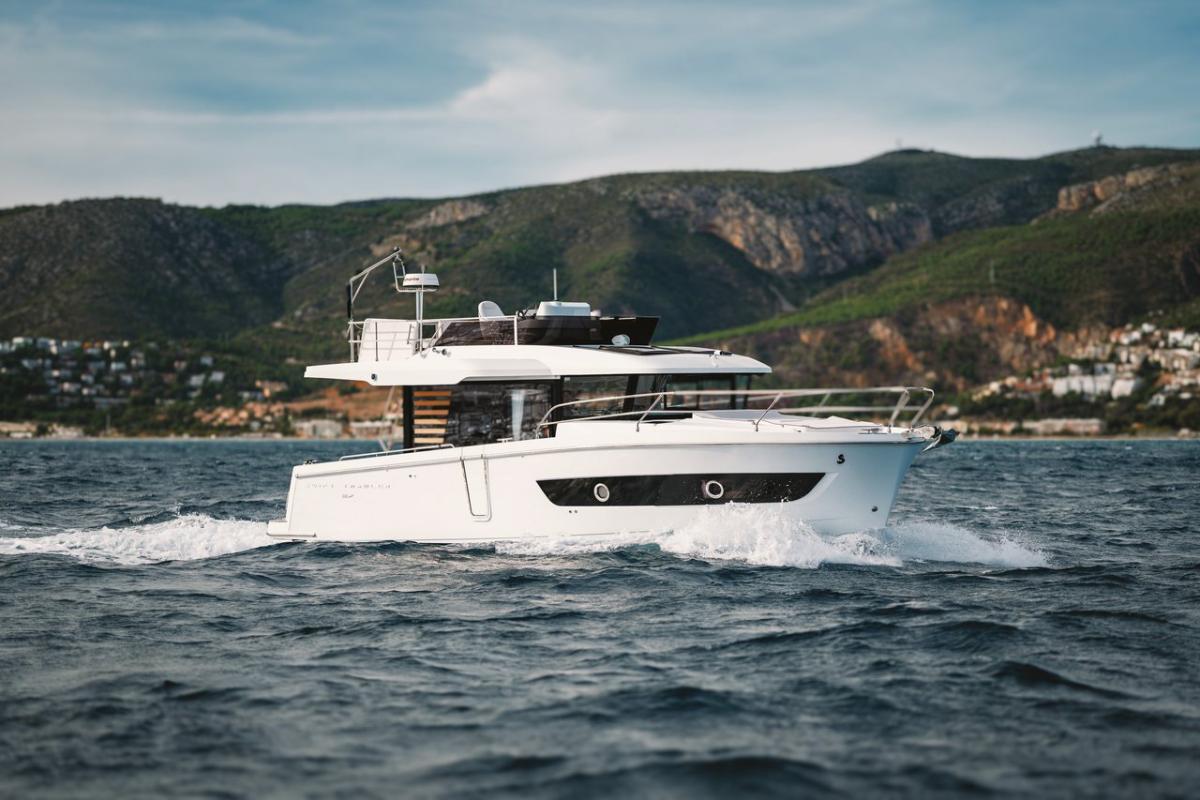 Beneteau Swift Trawler 37 Fly 2020 bij Belgian Boat Service