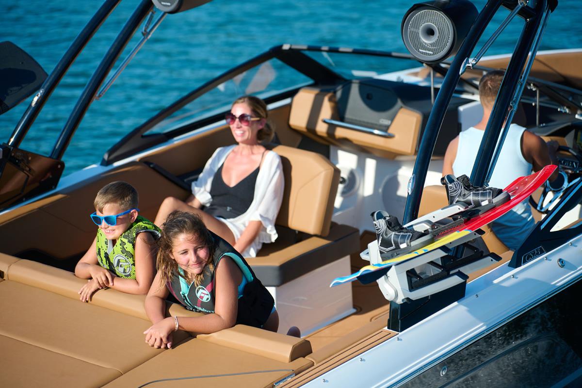 Cobalt Boats CS23 2020 bij Belgian Boat Service