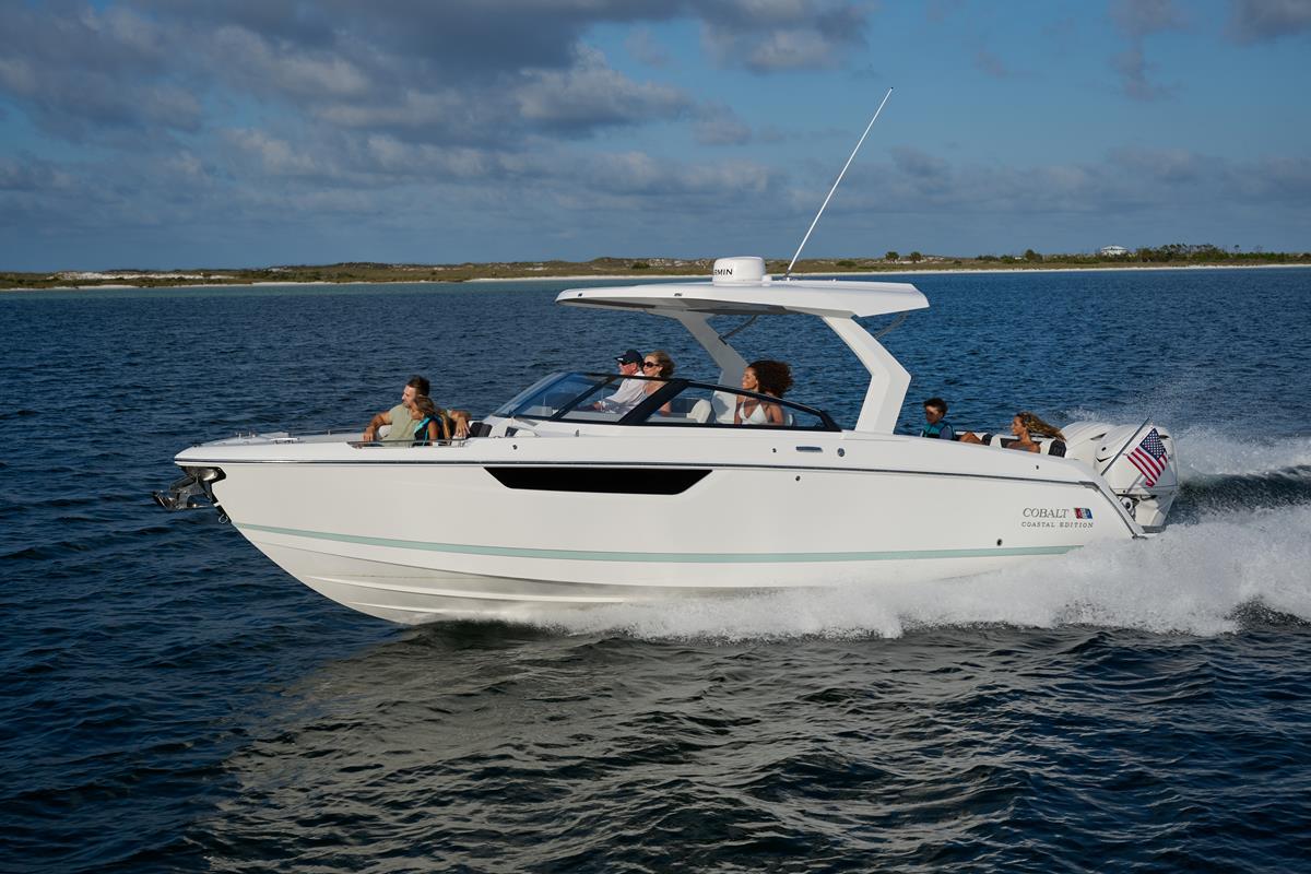 Cobalt Boats R31 Outboard 2020 bij Belgian Boat Service