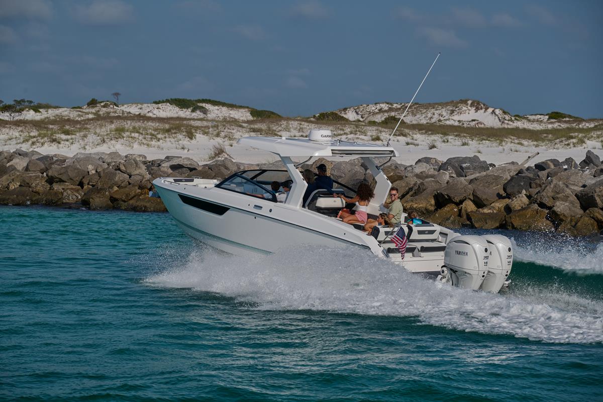 Cobalt Boats R31 Outboard 2020 bij Belgian Boat Service
