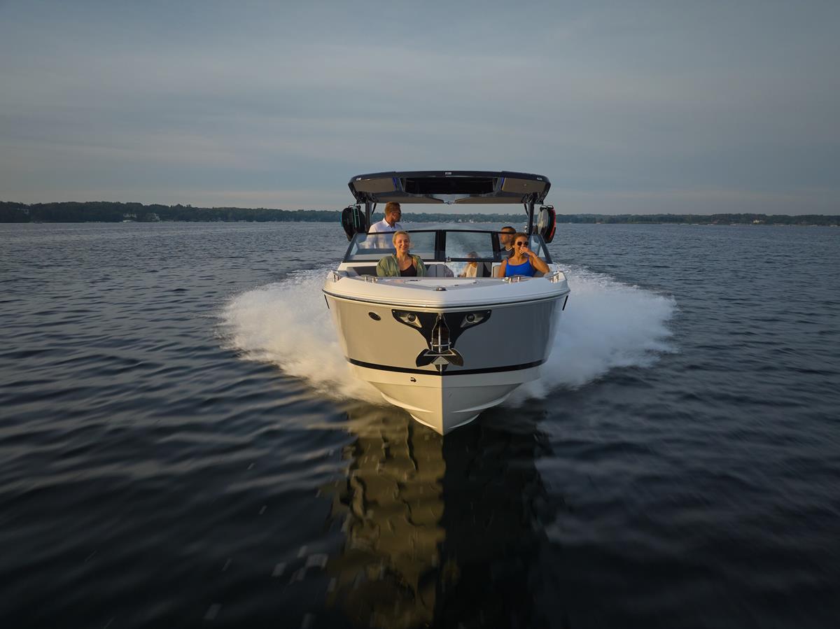 Cobalt Boats R31 Surf