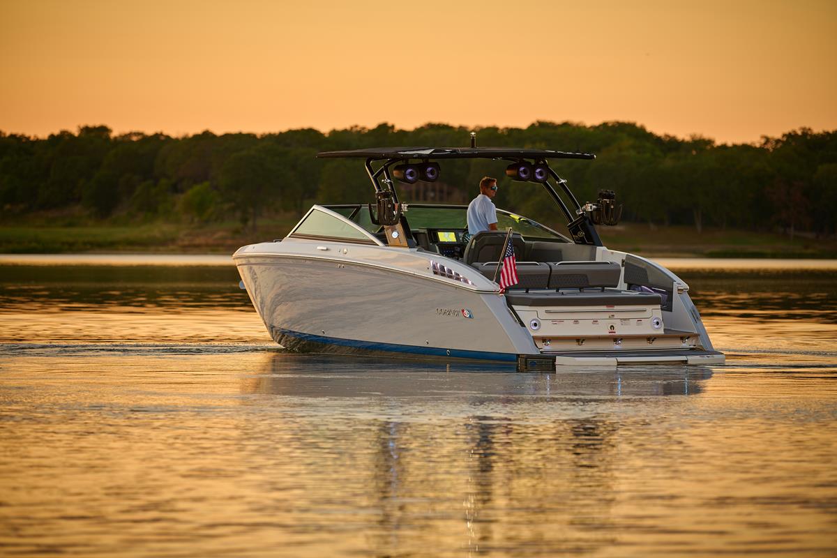 Cobalt Boats R33 Surf 2020 bij Belgian Boat Service
