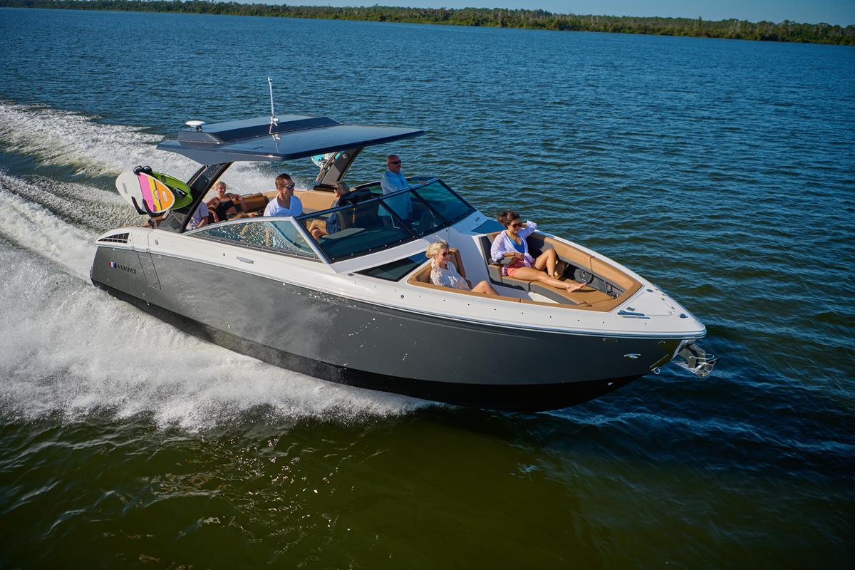 Cobalt Boats R33 Surf