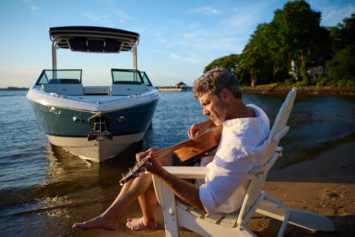Cobalt Boats R4 Outboard 2020 bij Belgian Boat Service