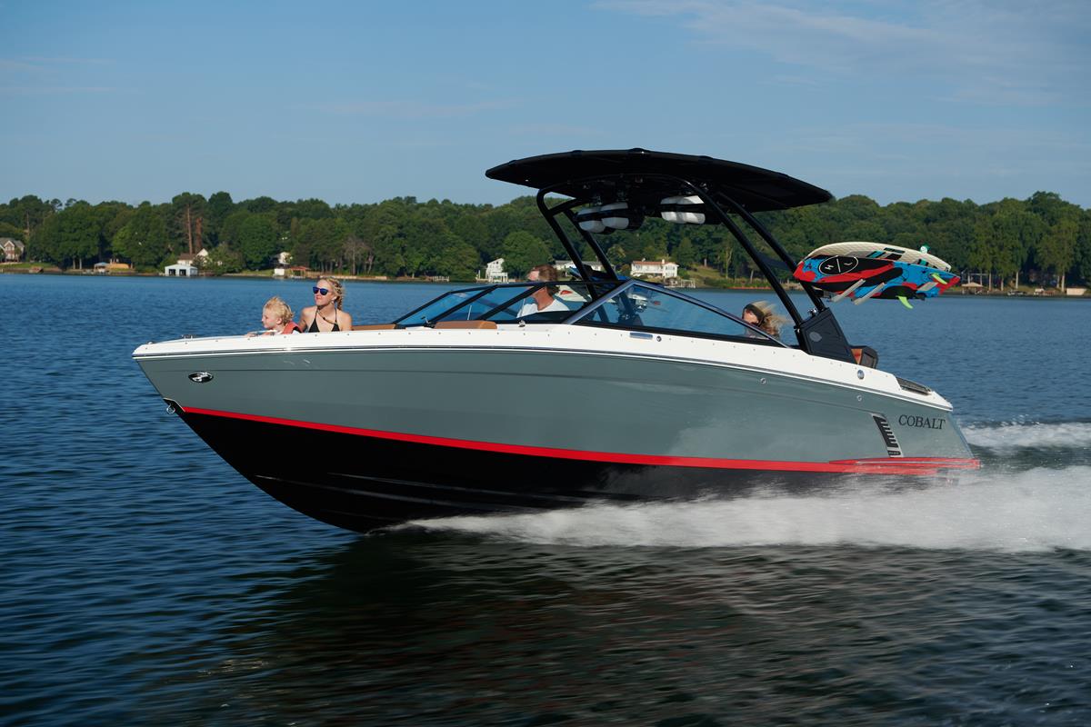 Cobalt Boats R4 Surf