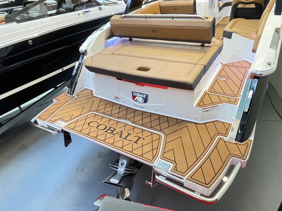 Cobalt Boats R4 Surf 2020 bij Belgian Boat Service