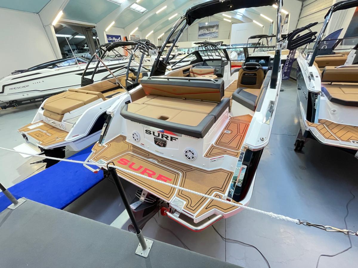 Cobalt Boats R4 Surf 2020 bij Belgian Boat Service