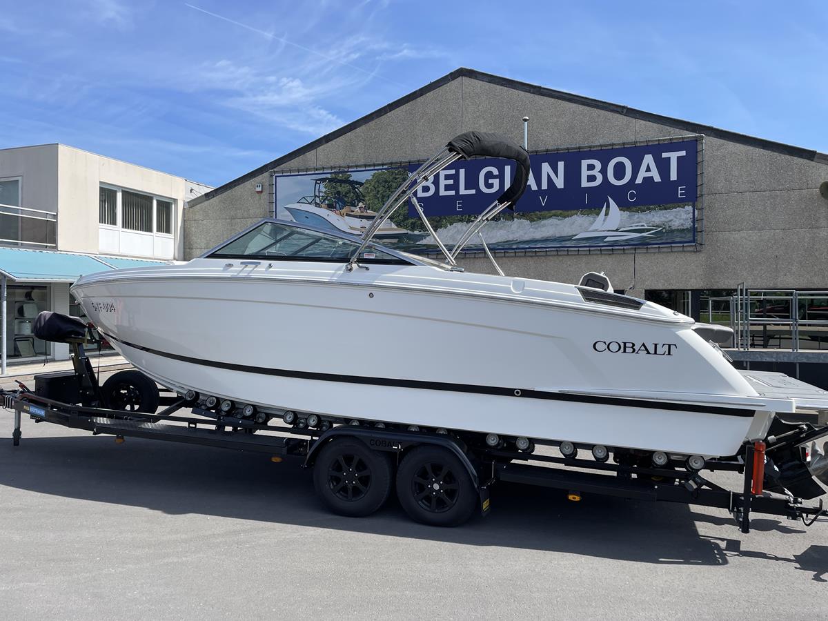 Cobalt Boats R6 Bowrider 2020 bij Belgian Boat Service