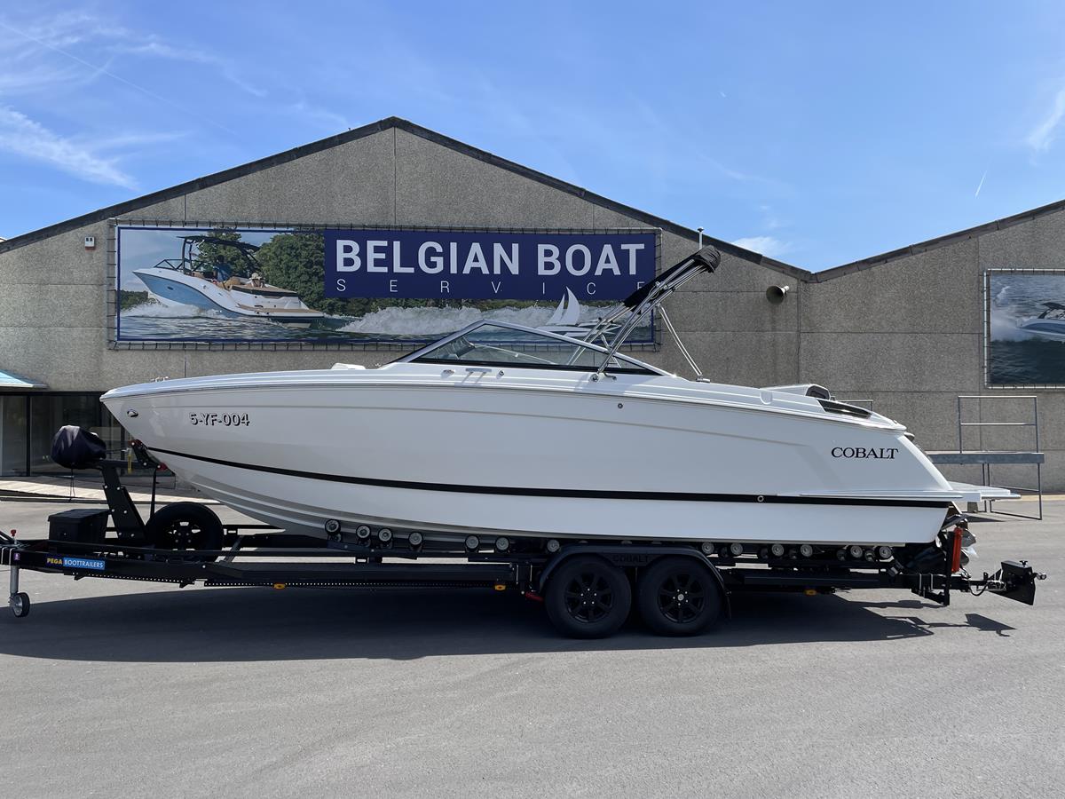 Cobalt Boats R6 Bowrider