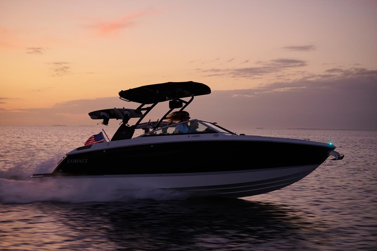 Cobalt Boats R6 Bowrider 2020 bij Belgian Boat Service