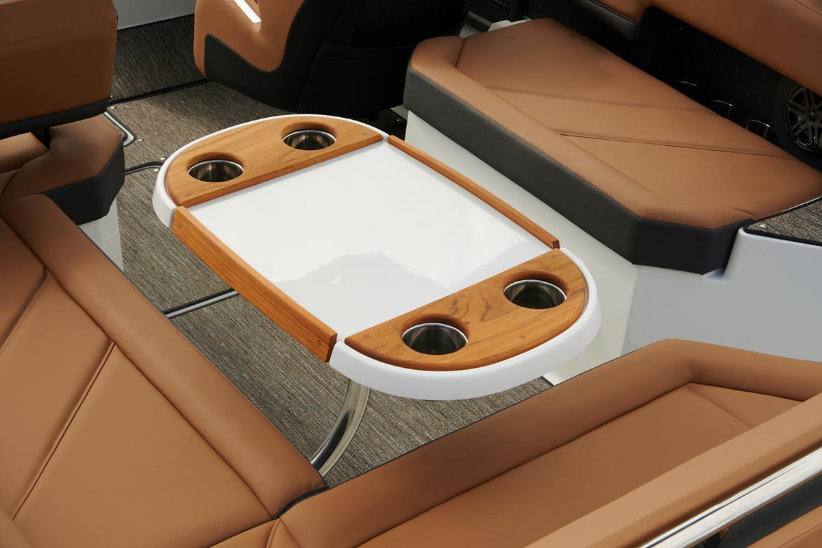 Cobalt Boats R6 Bowrider 2020 bij Belgian Boat Service