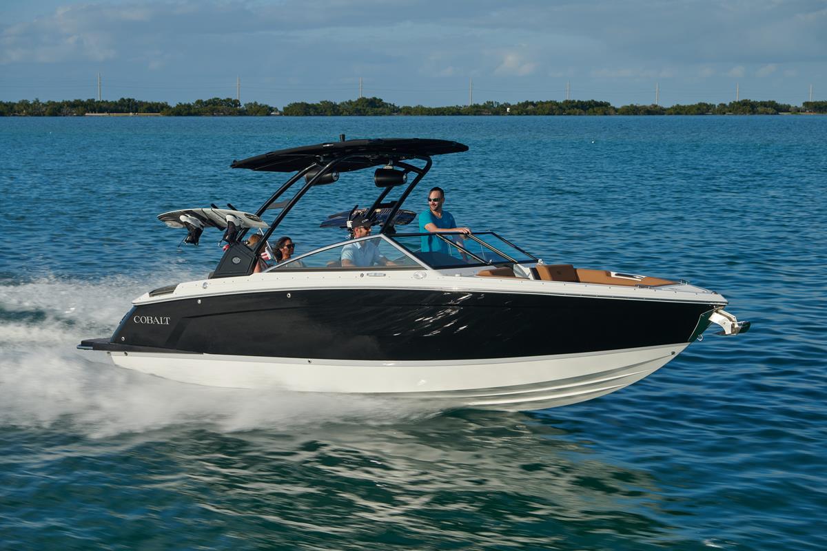 Cobalt Boats R6 Bowrider