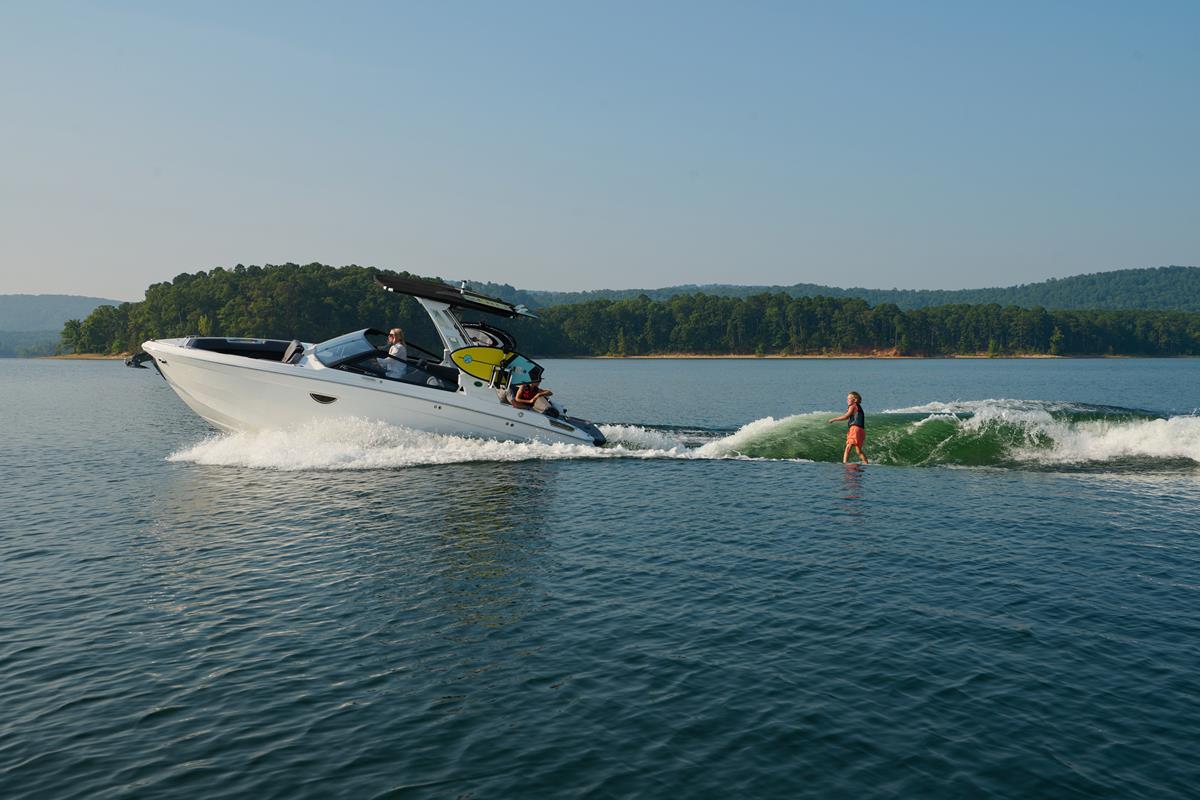 Cobalt Boats R6 Surf 2020 bij Belgian Boat Service