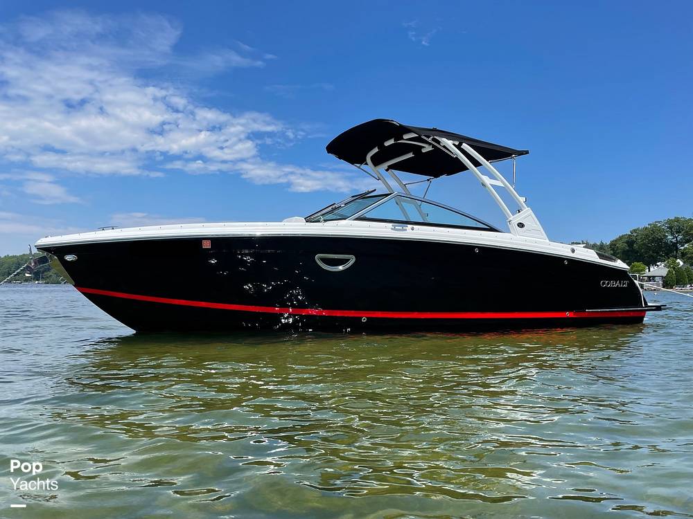 Cobalt Boats R8