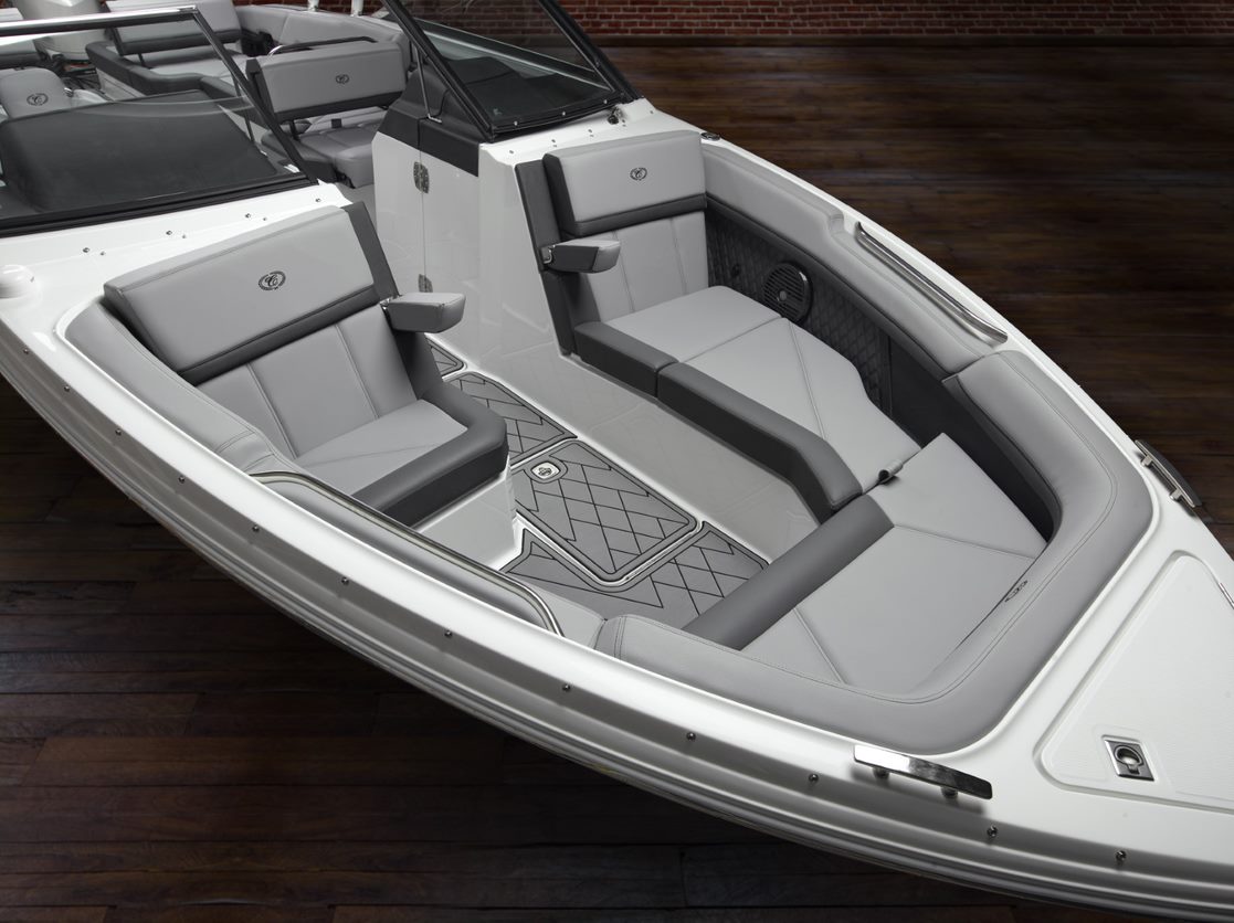 Cobalt Boats R8 Coastal 2020 bij Belgian Boat Service