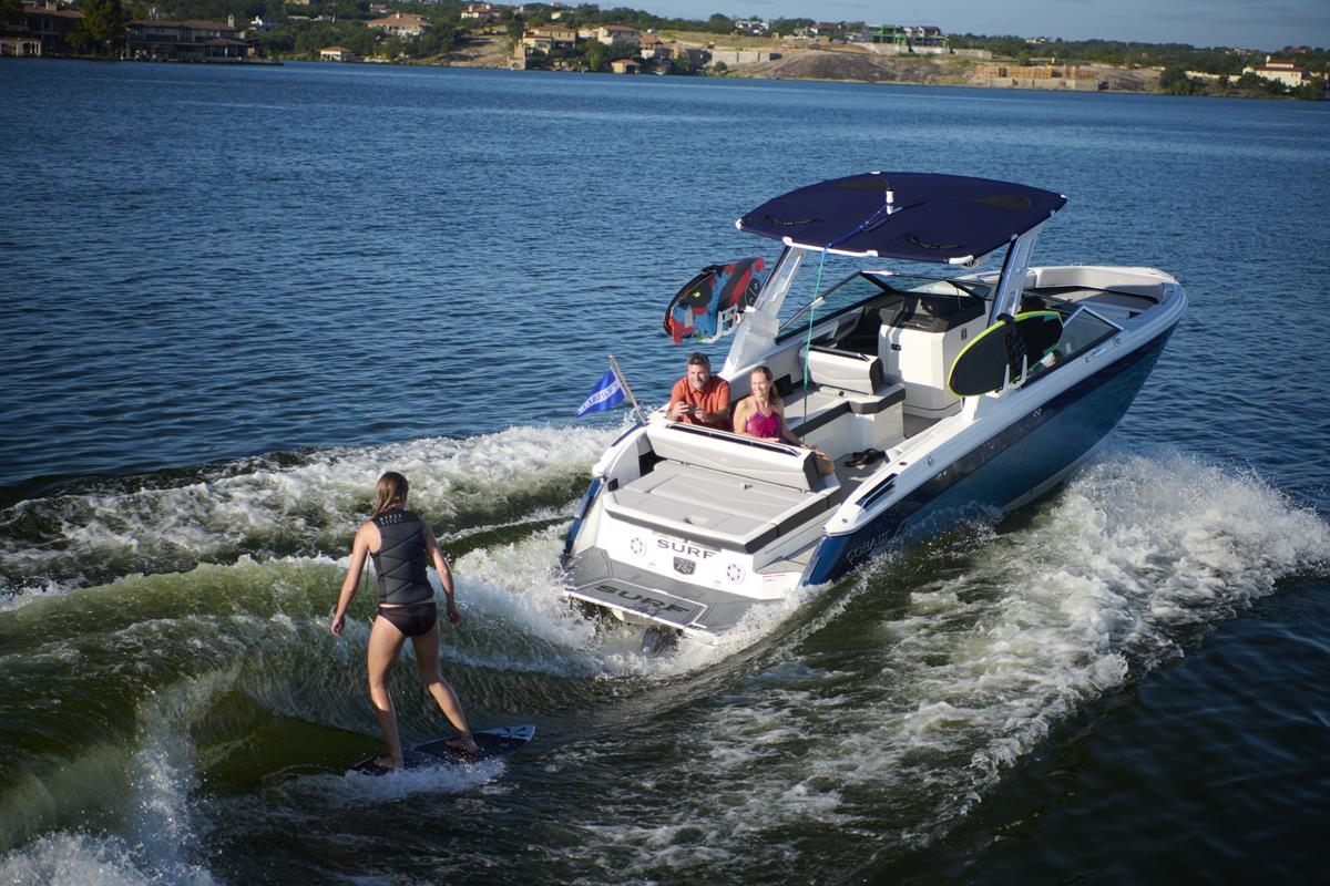 Cobalt Boats R8 Surf 2020 bij Belgian Boat Service