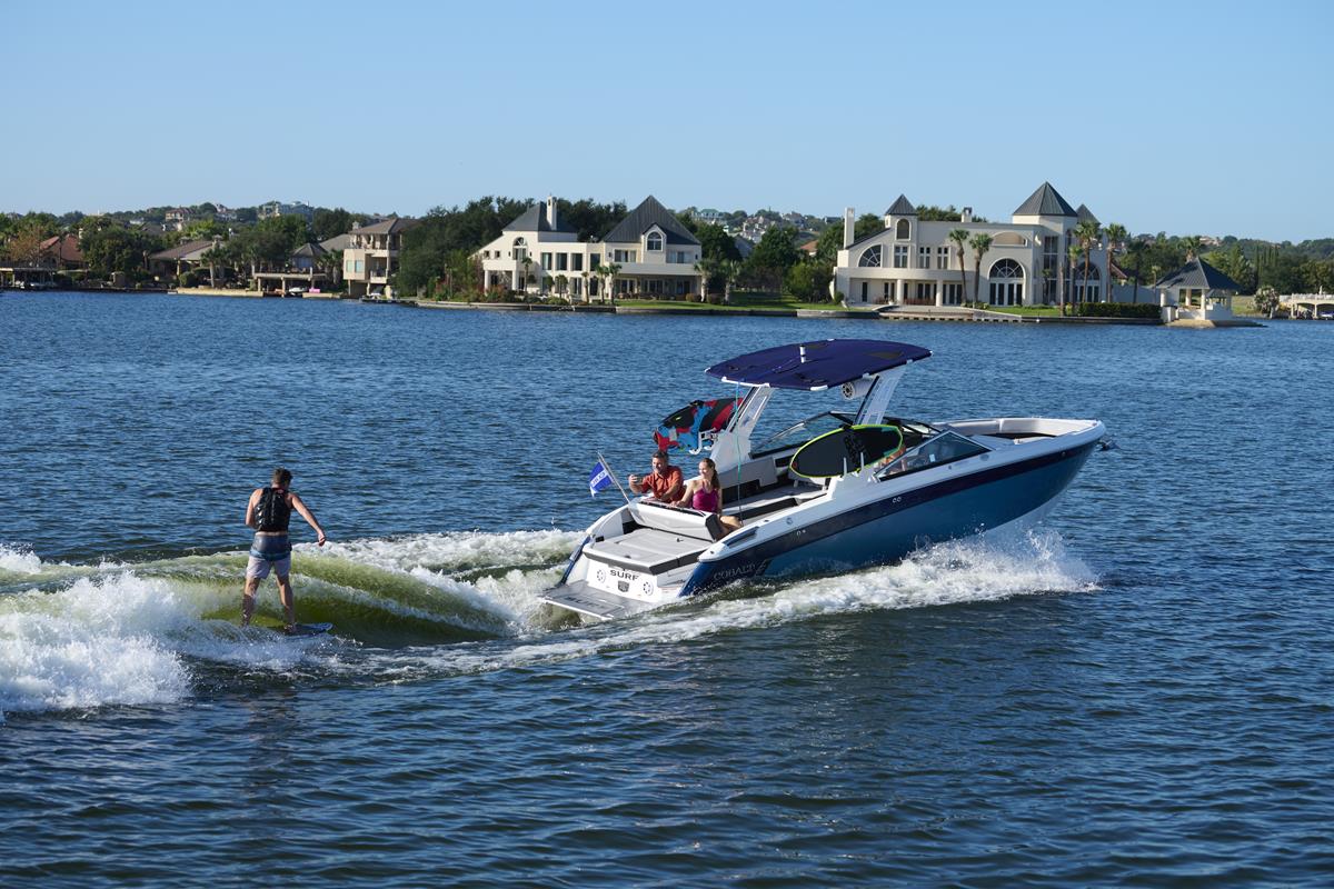 Cobalt Boats R8 Surf 2020 bij Belgian Boat Service