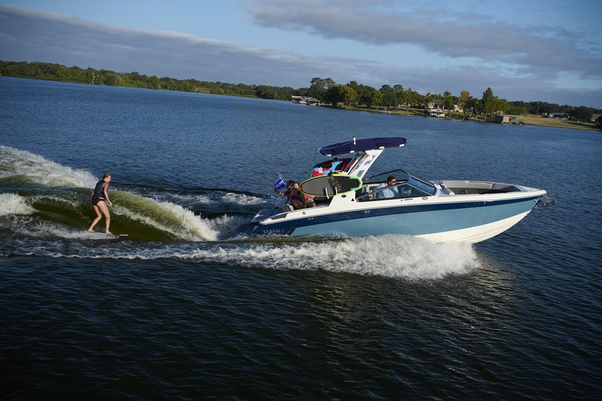 Cobalt Boats R8 Surf
