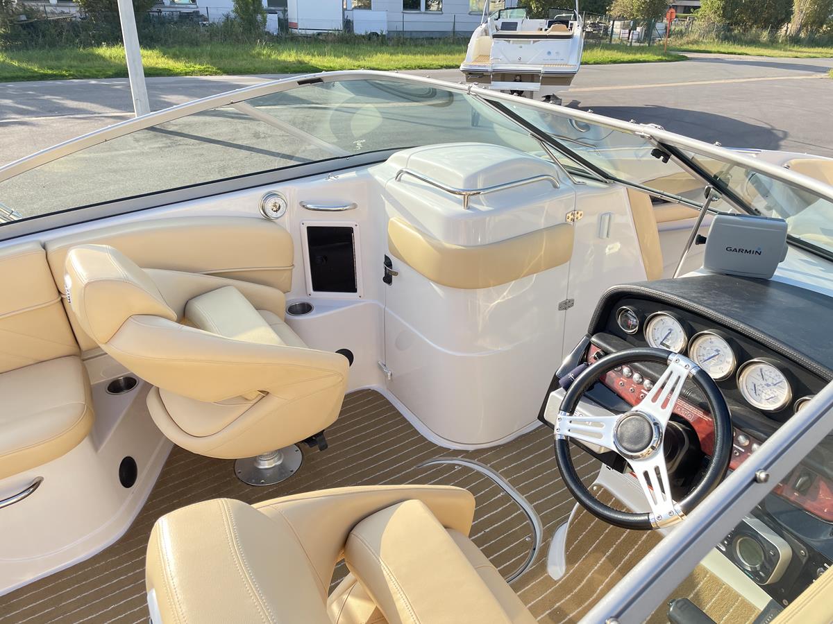 Four Winns H240 2000 bij Belgian Boat Service