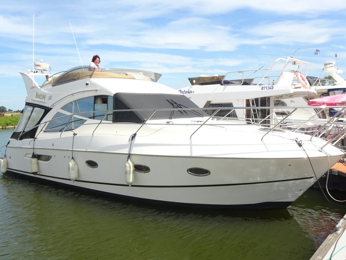 Galeon Yachts 390 Flybridge 2000 bij Belgian Boat Service