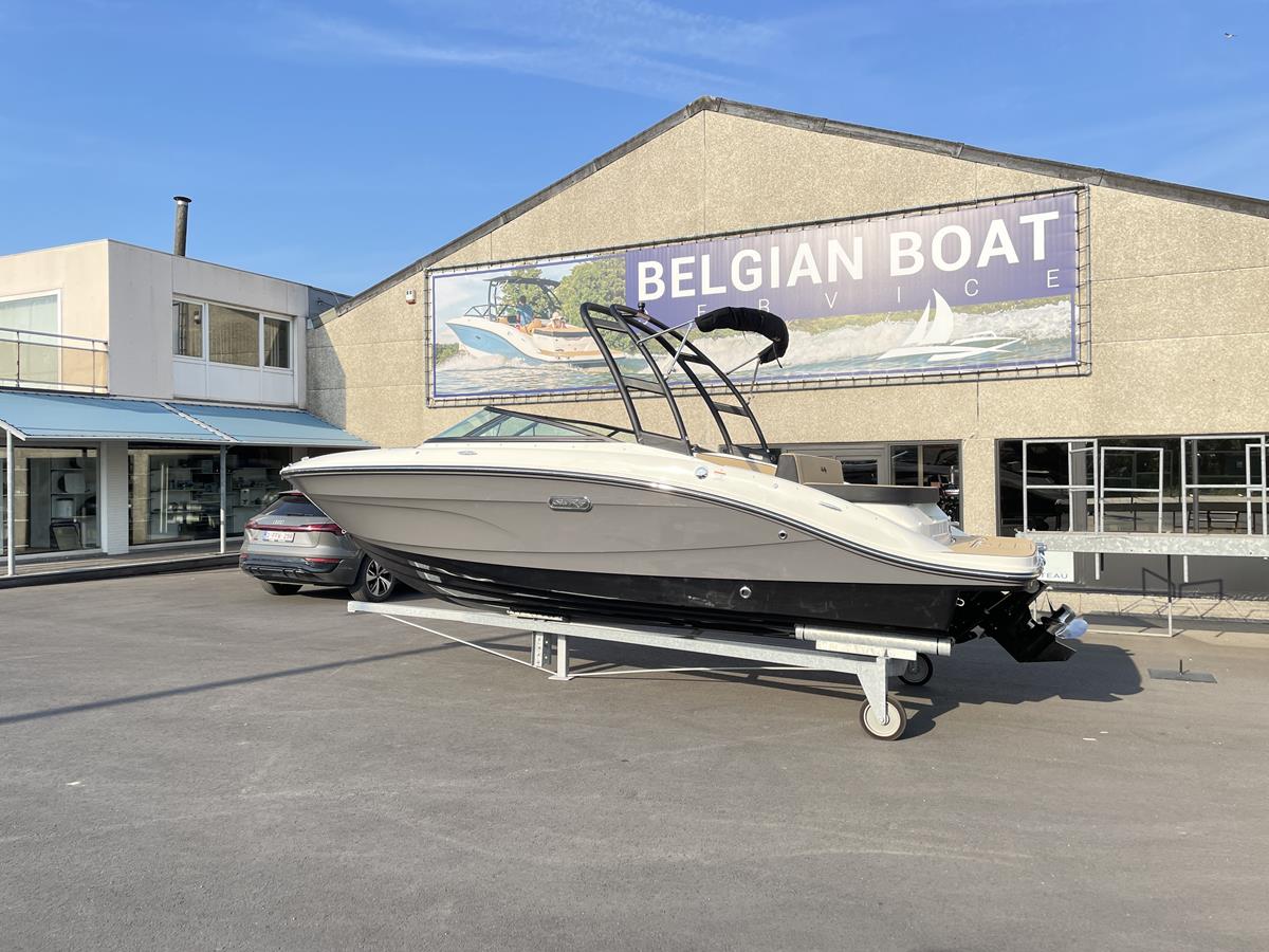 Sea Ray 210 SPX
