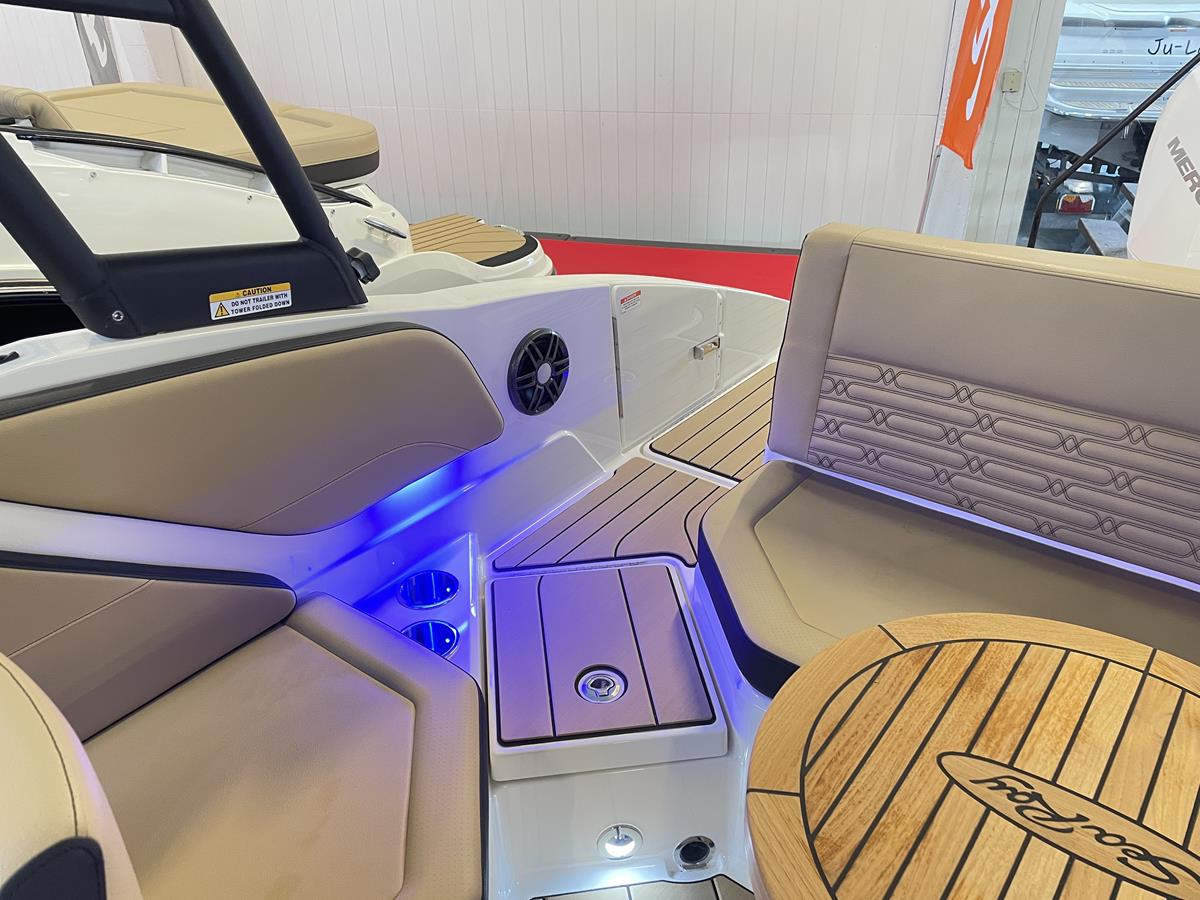 Sea Ray 210 SPX Outboard 2020 bij Belgian Boat Service