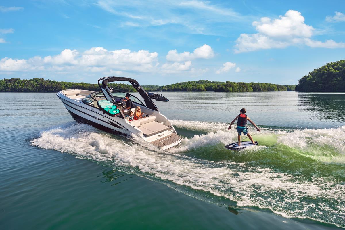 Sea Ray 230 SDS Surf 2020 bij Belgian Boat Service