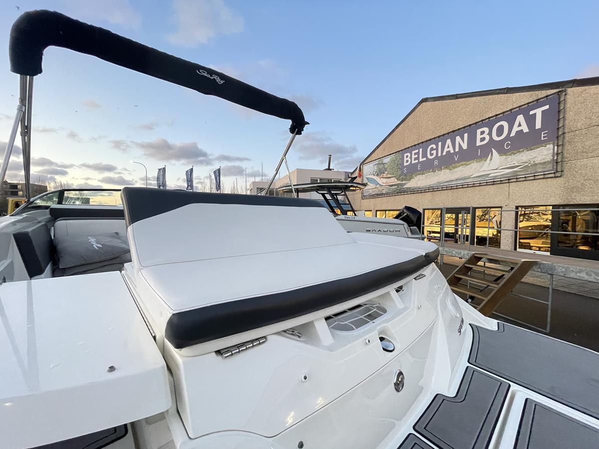 Sea Ray 230 SPX 2015 bij Belgian Boat Service