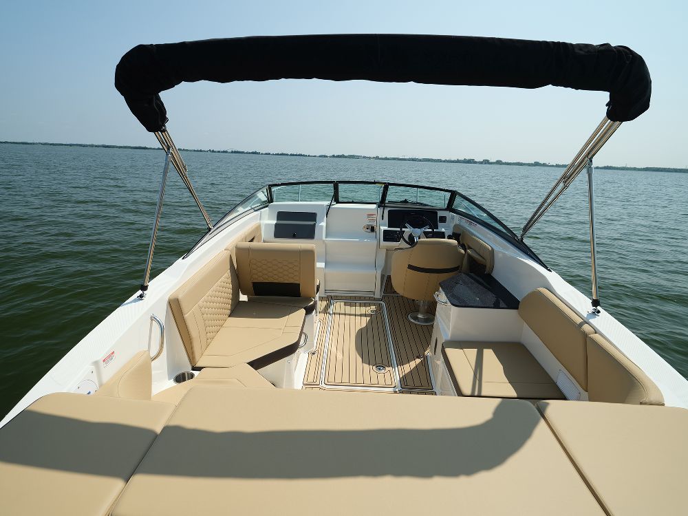 Sea Ray 230 Sunsports 2020 bij Belgian Boat Service