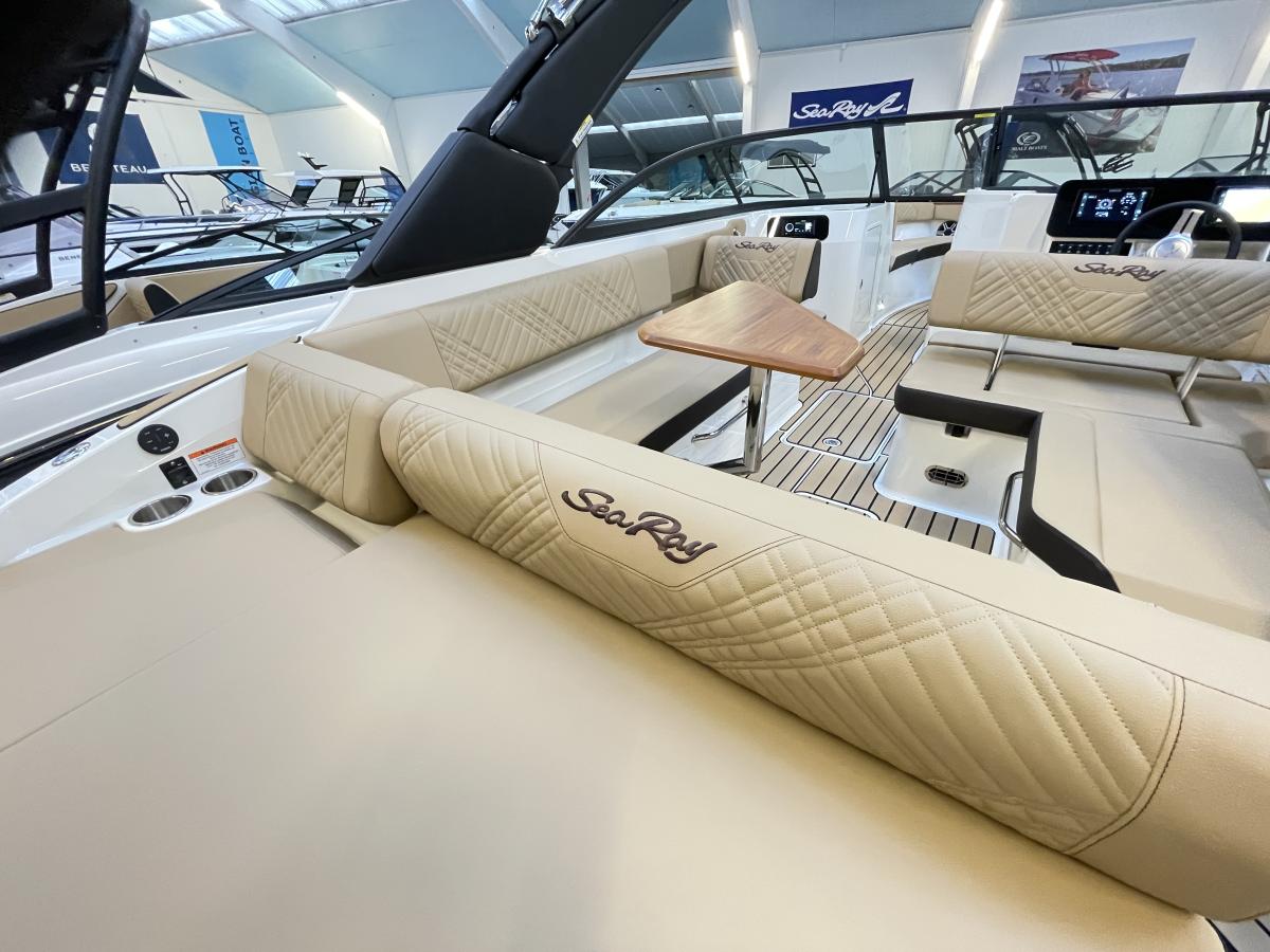 Sea Ray 250 SDX 2020 bij Belgian Boat Service