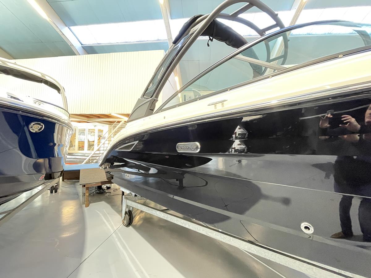 Sea Ray 250 SDX Outboard 2020 bij Belgian Boat Service