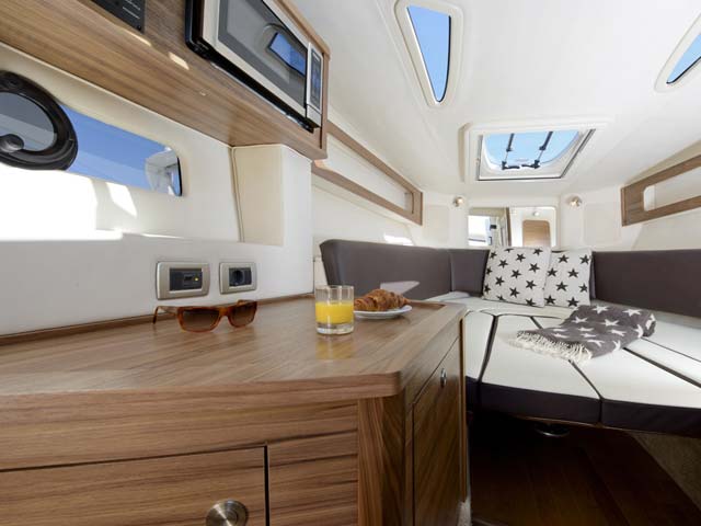 Sea Ray 265 Sundancer 2020 bij Belgian Boat Service