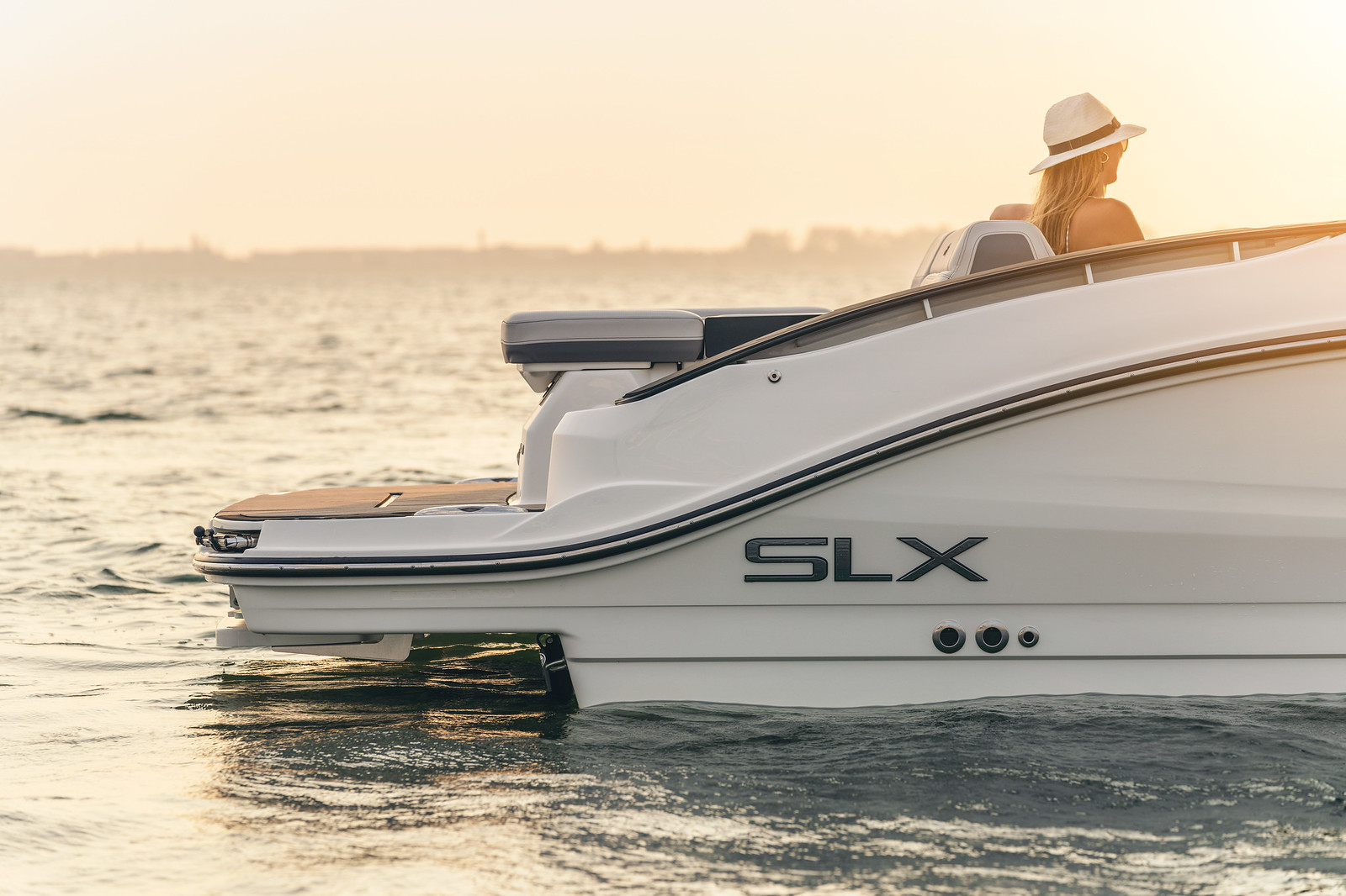Sea Ray 280 SLX 2020 bij Belgian Boat Service