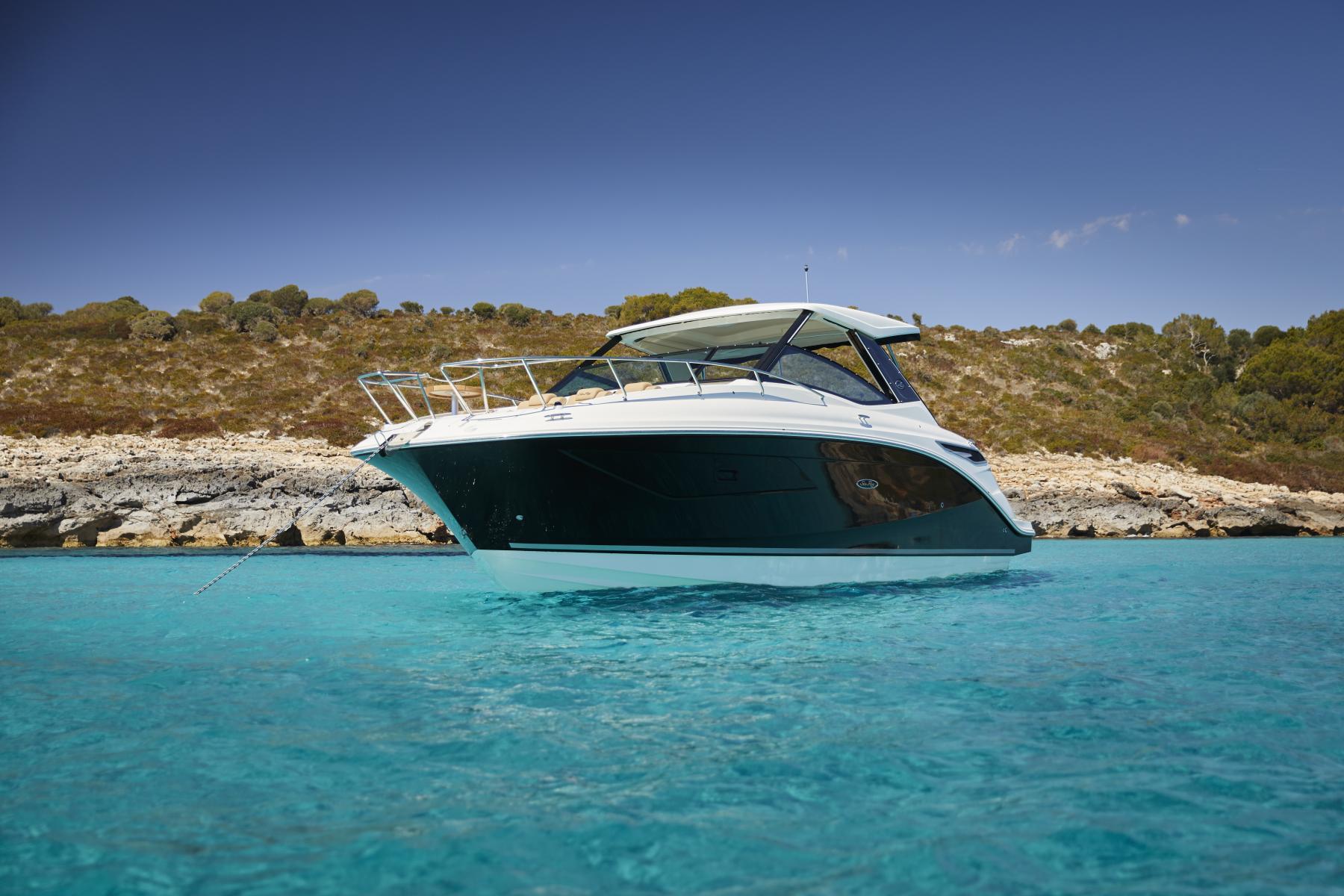 Sea Ray 320 Sundancer 2020 bij Belgian Boat Service