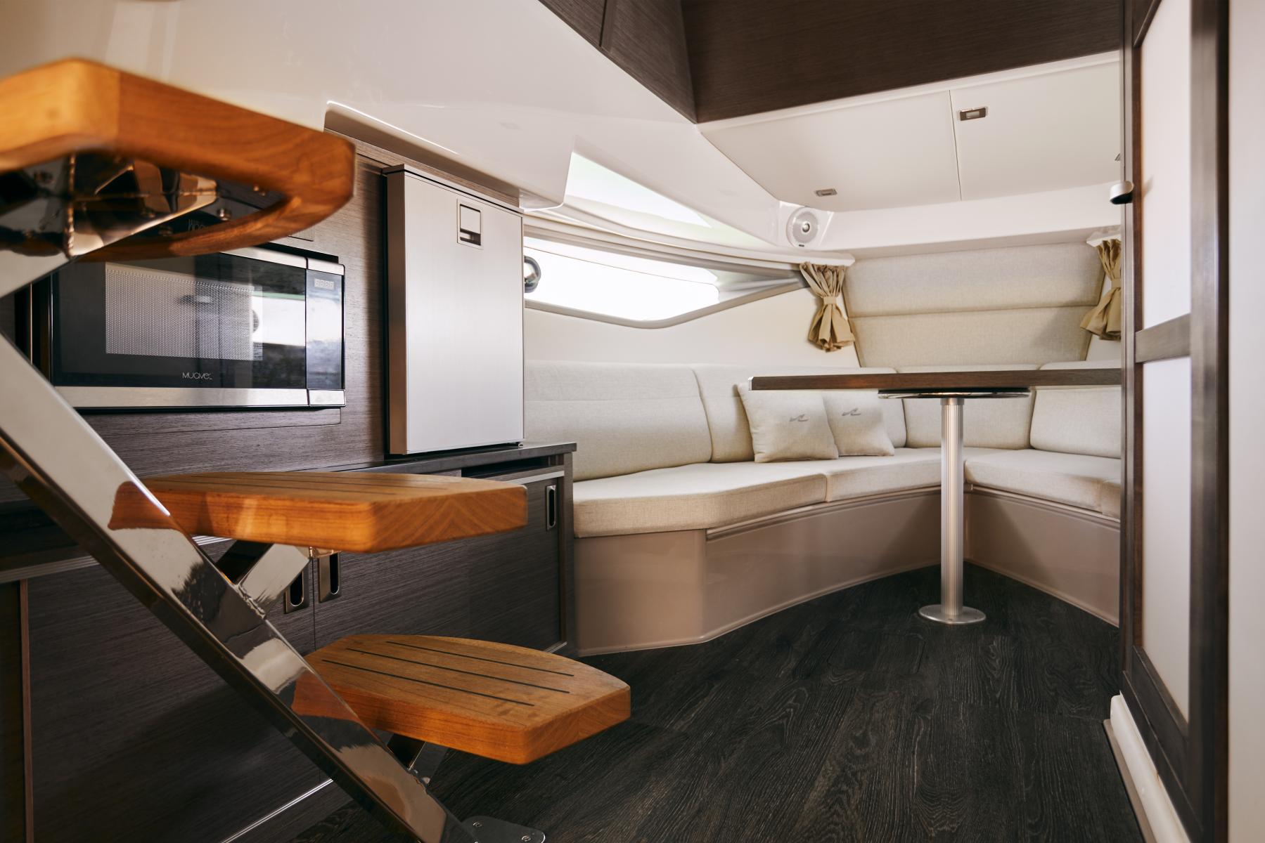 Sea Ray 320 Sundancer 2020 bij Belgian Boat Service