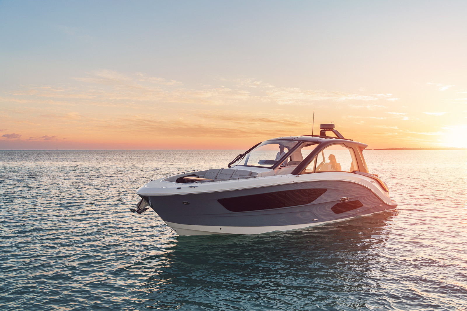 Sea Ray 370 Sundancer 2020 bij Belgian Boat Service
