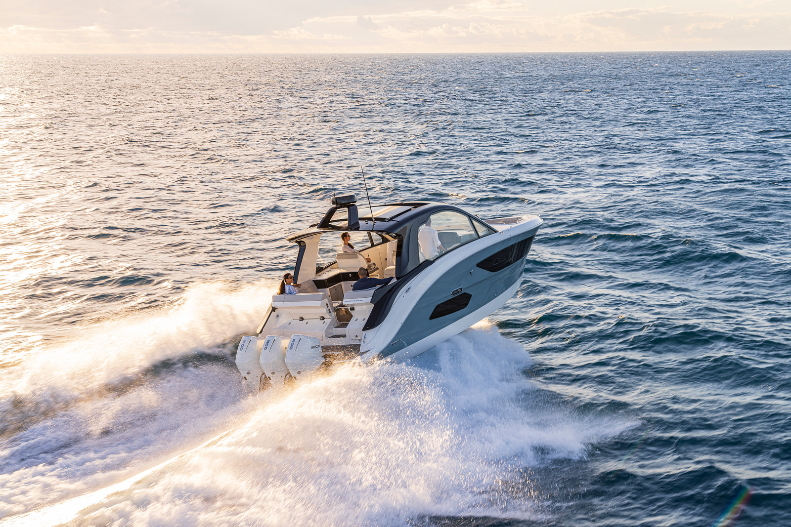 Sea Ray 370 Sundancer 2020 bij Belgian Boat Service